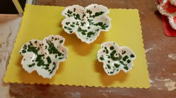 Robins white &amp; green leaf dishes